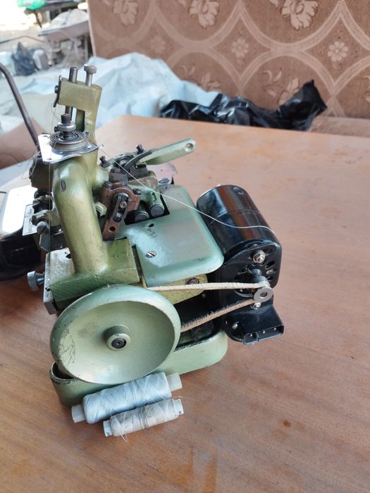 Оверлок с электроприводом