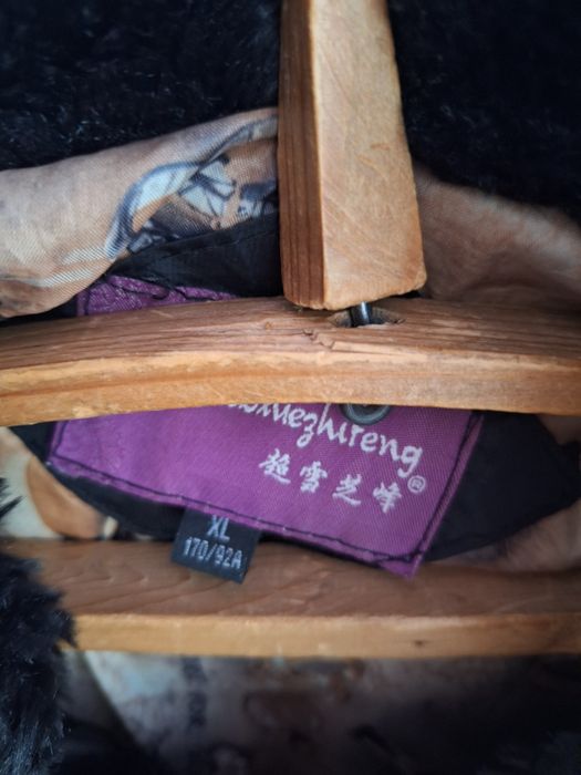 Продам зимние куртки б/у по 2000 теге