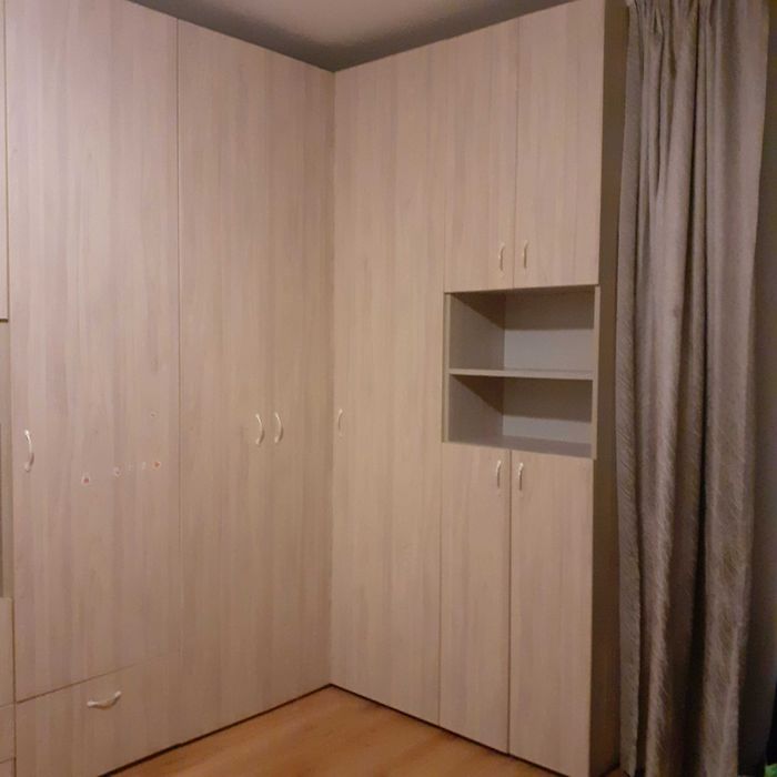 Mobila pe colt 3 dulapuri living/dormitor