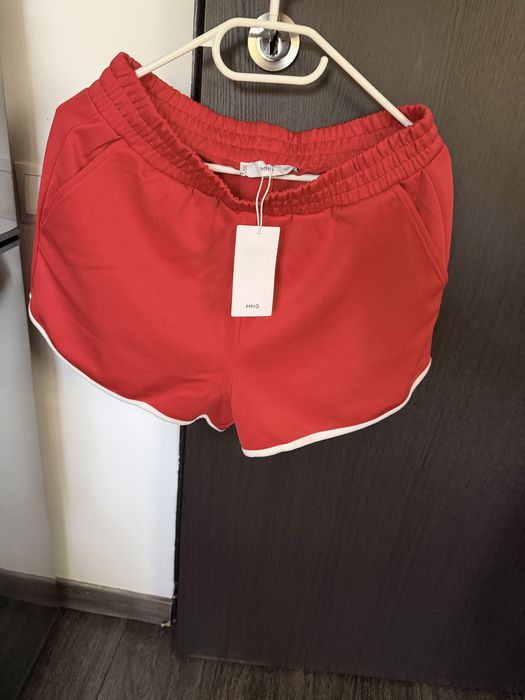 Pantaloni scurti cu buzunare marime S-M
