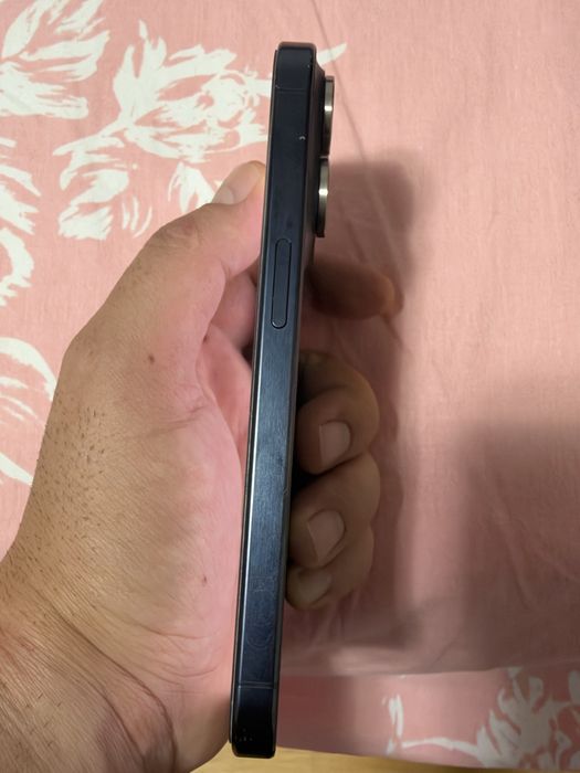 Iphone 15 pro albastru