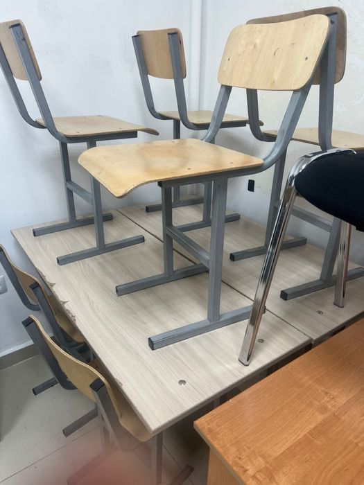 2 парты , 7 стулья