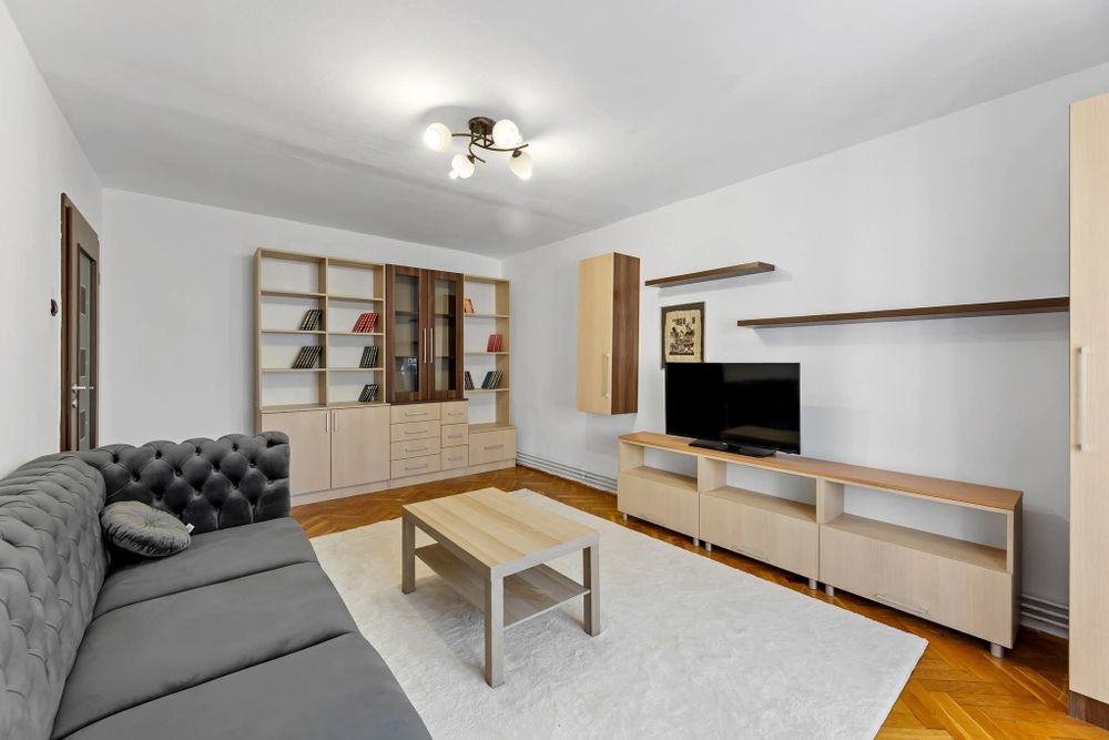 Vand apartament  3 camere 2 bai zona UTA