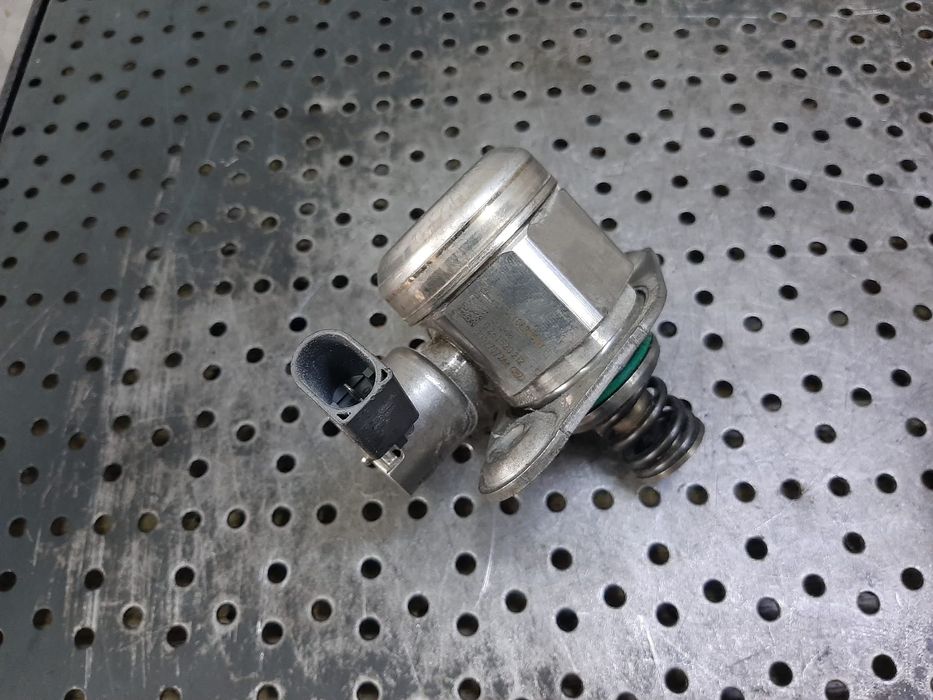 pompa inalta presiune 1.6 b mercedes  cla  a-class w176  b-class w246 c-class w205  0261520212