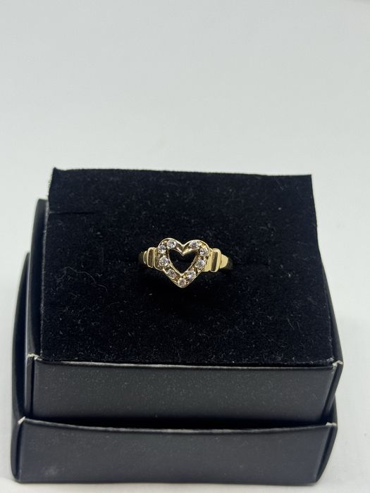 златен дамски пръстен сърце 1.51гр 14к 585