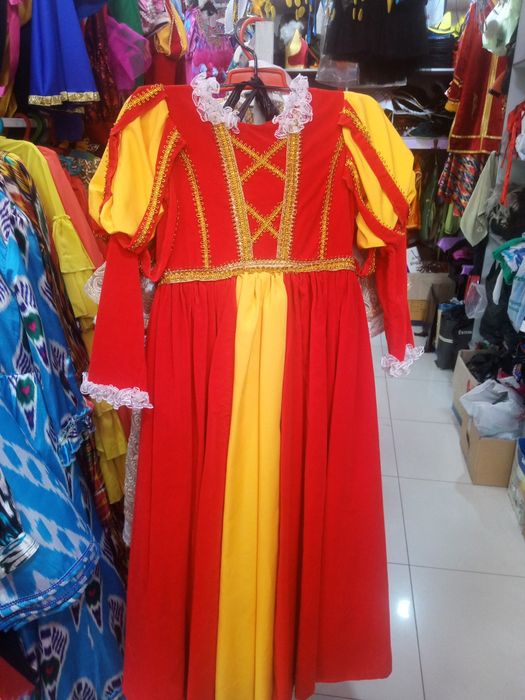 Прокат карнавалных  костюм