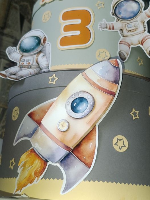 Картонена  "торта" с 3D ефект.