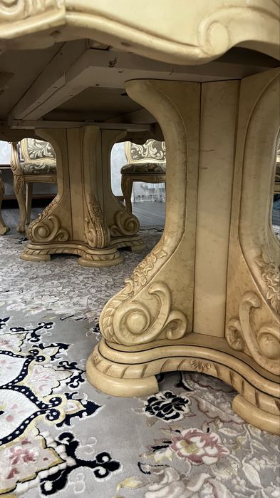 Стол со стульями