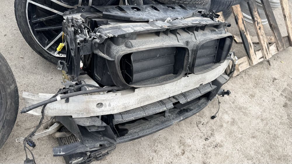 BMW F10 F11 Маска (очиларка с радятори и перка)