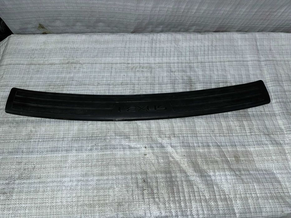 Накладка на задний бампер Lexus RX330 RX350 оригинал