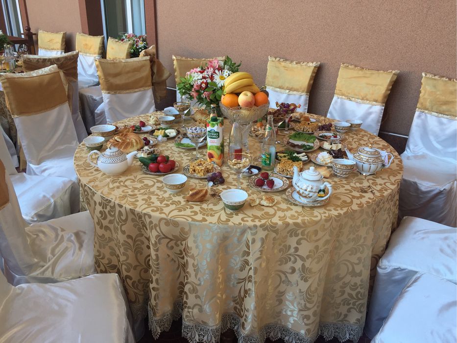 Dasturxon sotiladi 1,40x2,80  2,80x2,80