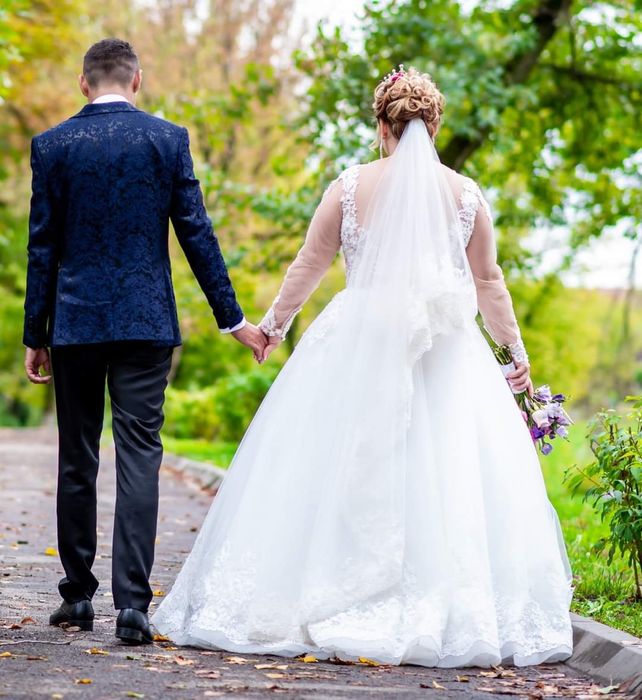 Vand  costum de ginere masura 48 ( 60-65 kg)