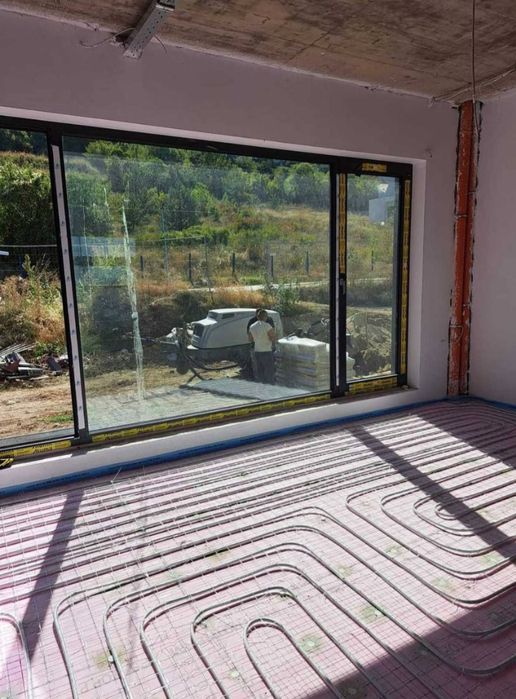 Машинно полагане на подови замазки