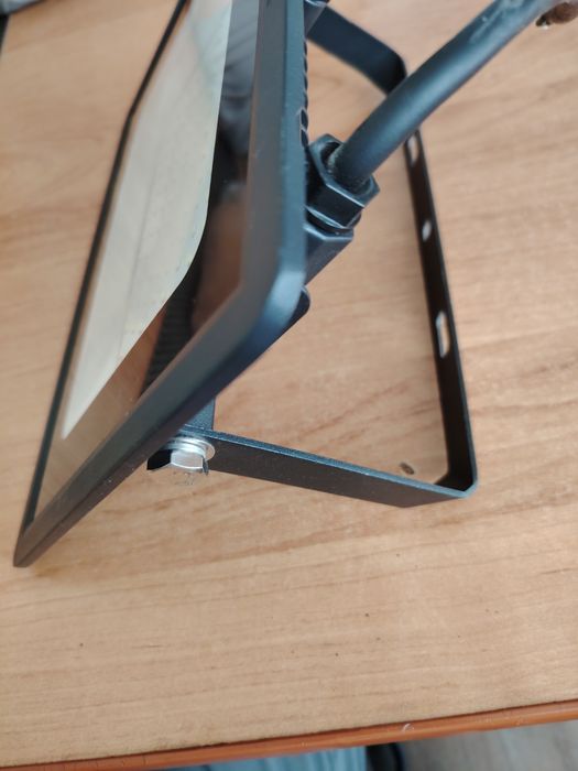 Продам прожекторы новые