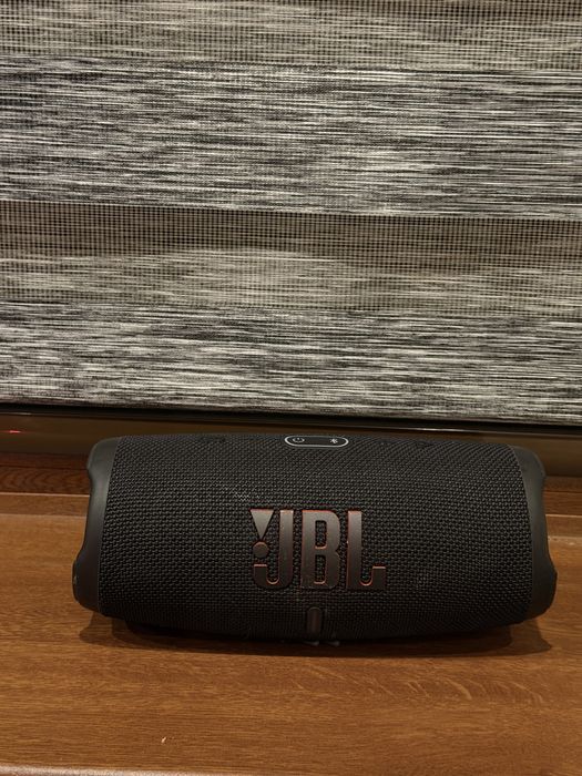 JBL charge 5.