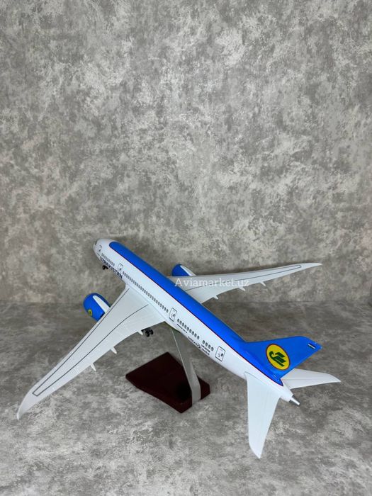 Самолет Boeing 787-8 Dream Liner Uzbekistan Airways отличный подарок