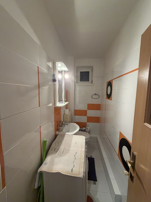 Inchiriez apartament 3 camere in zona centrala