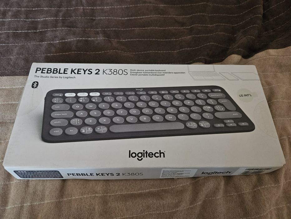 Logitech K380S Pebble Keys 2