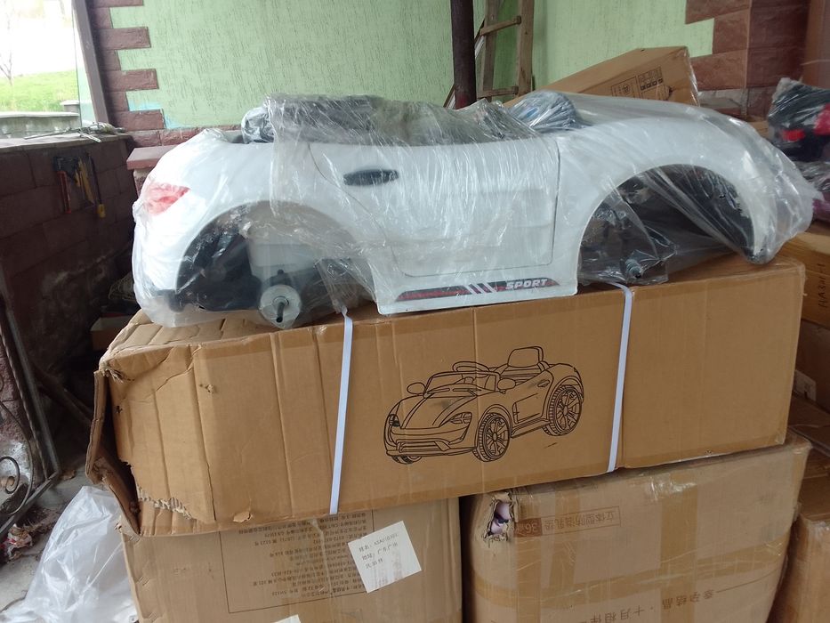 Дедтскый стол .авто каляска.дедтскый нгравой магина.хоаданок .гаршок.