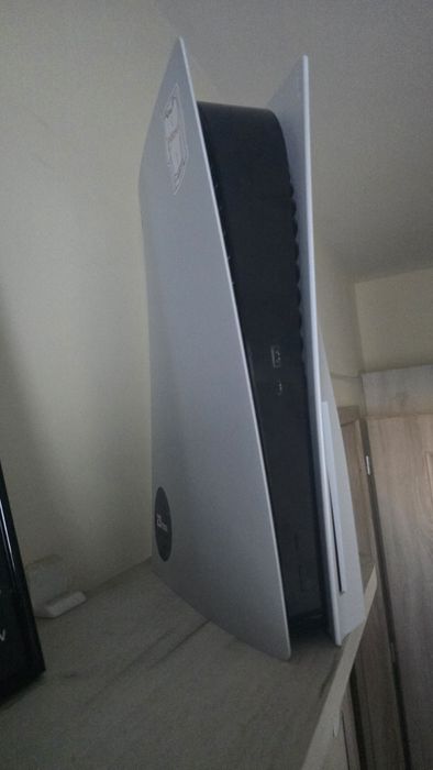 Продавам PS 5/Playstation 5 с 15м гаранция