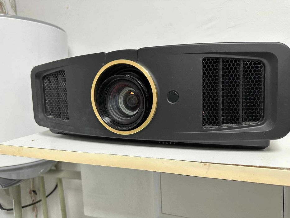 Професионален проектор  JVC D-ILA DLA-RS2, нова лампа, отличен