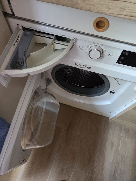 Пералня със сушилня за вграждане Whirlpool