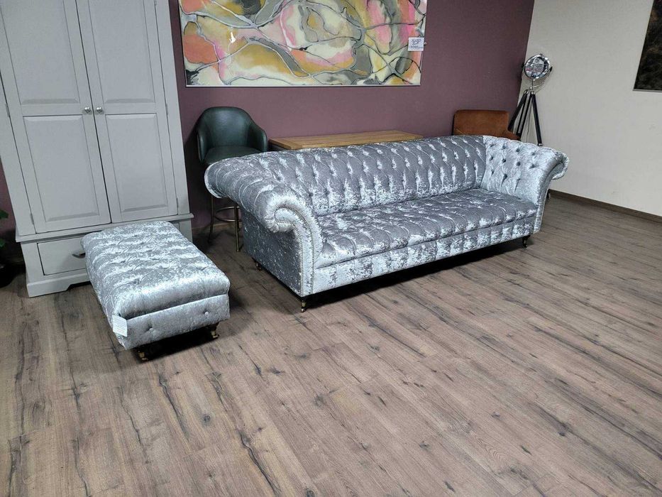 Голям сив диван от плат Честърфийлд и табуретка
