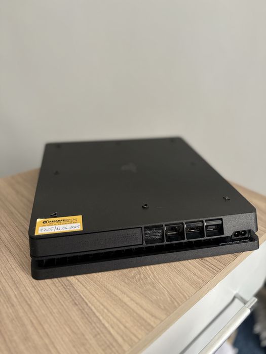 Vănd PS4 în stare foarte bună + joc Fifa 22