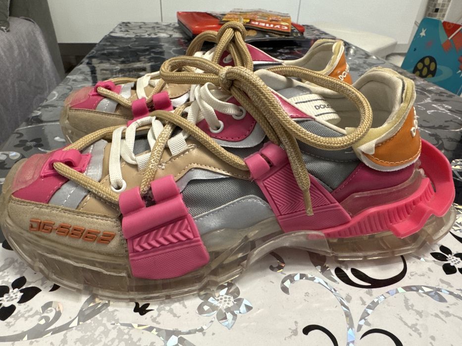 Dolce & Gabbana закупени от Франция