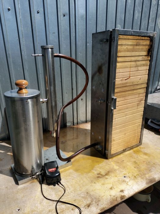 Продам коптилку с дымогенератором.