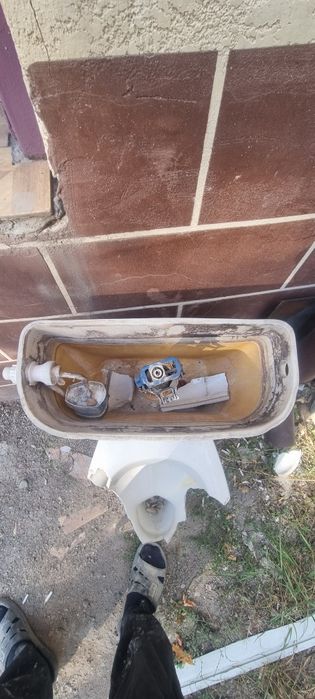 Продаетса бачок для унитаза