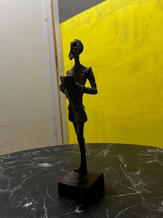 Дървена статуетка на Дон Кихот