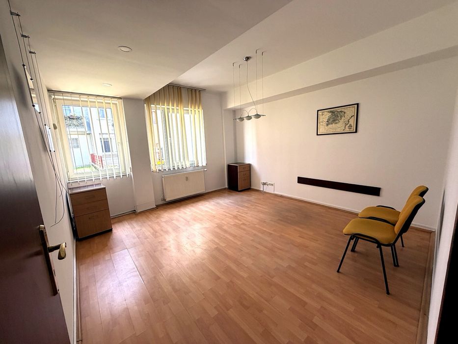 Apartament 2 camere in Centru cu parcare pretabil pentru Spatiu de birou