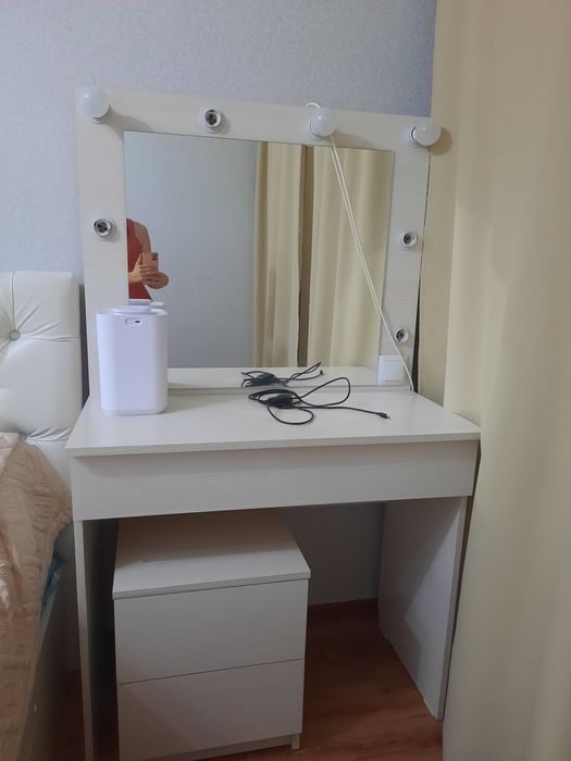 Продам комод с зеркалом и с освещением