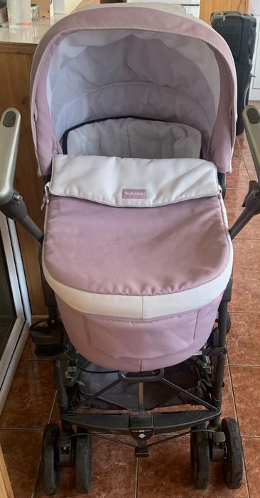 Vand Căruț  bebeluș .