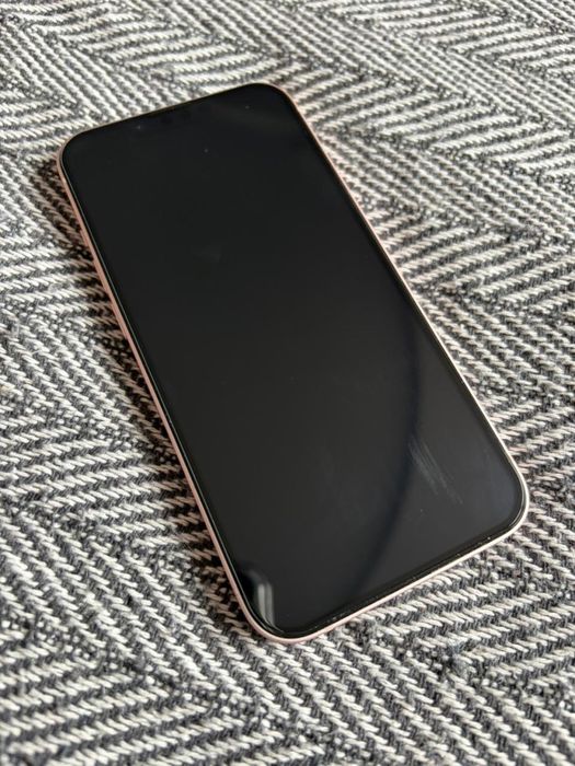 iPhone 13 синий и розовый
