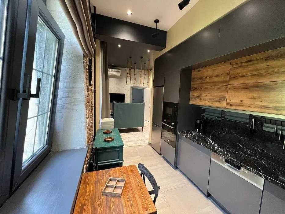 Сдаётся срочно 2 комнатная квартира на Метро Максима Горького