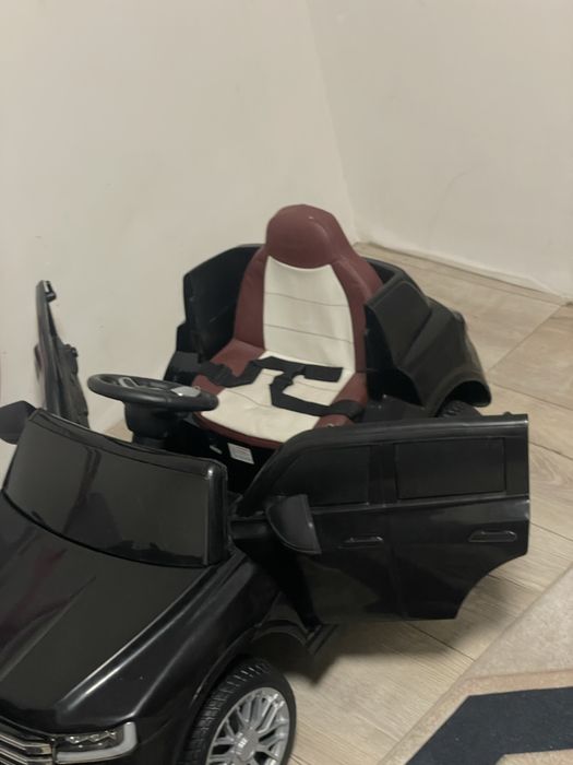 Детская машинка электрическая