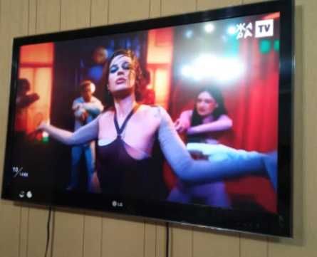 LG диагональ 110см