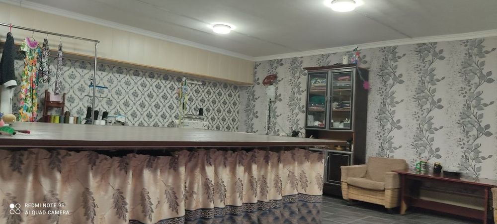 Тикувхона сотилади, домни подвалида