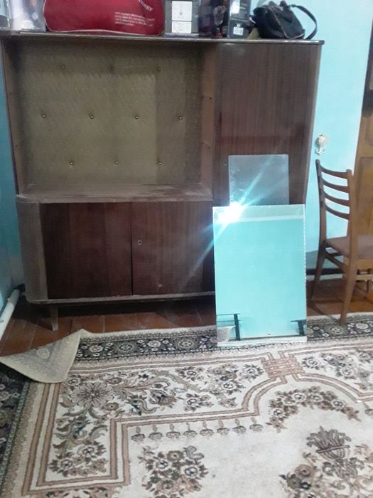 Servan sotiladi hamma narsasi bor olib qõyilgan