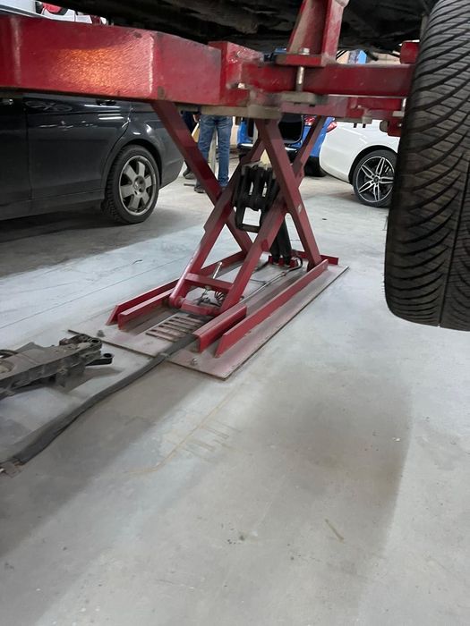 Stand indreptat caroseri