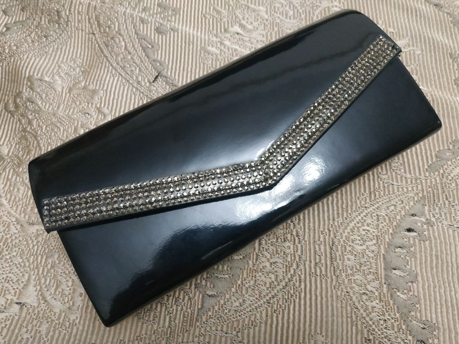 Клатч новый. Лакированный и бархатный.