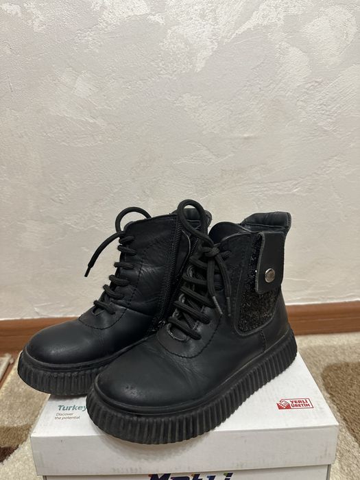 Демисезонные ботинки для девочки 30р