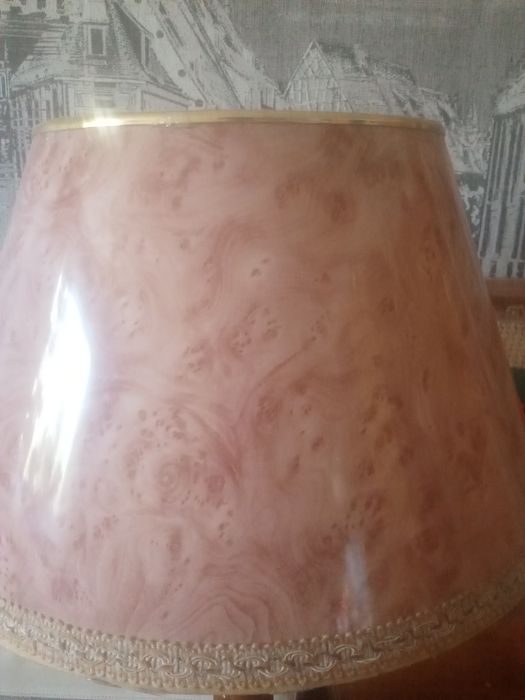 Продаи настольную лампу