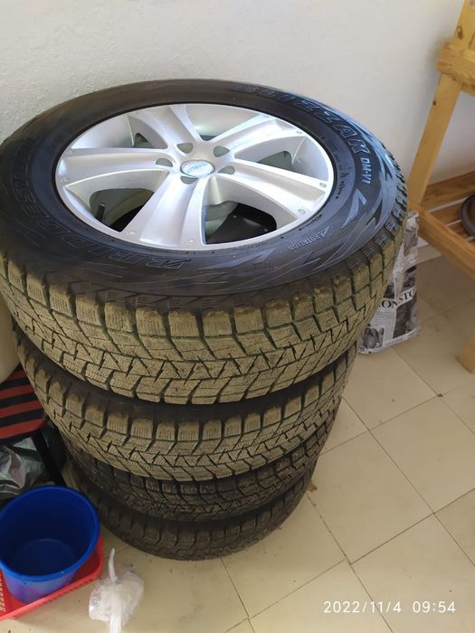 Продам комплект колес R17 зима