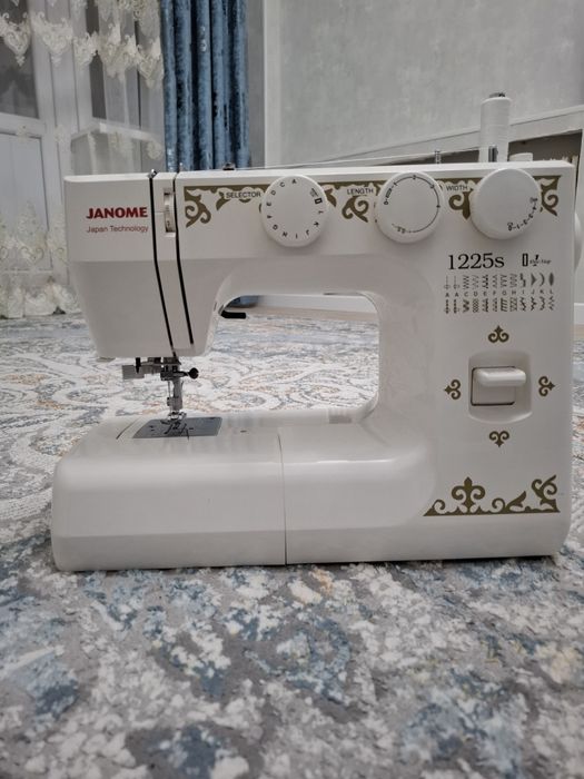 Продаётся швейная машина