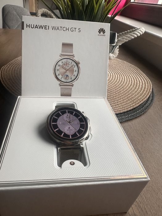Смарт часовник Huawei watch GT 5