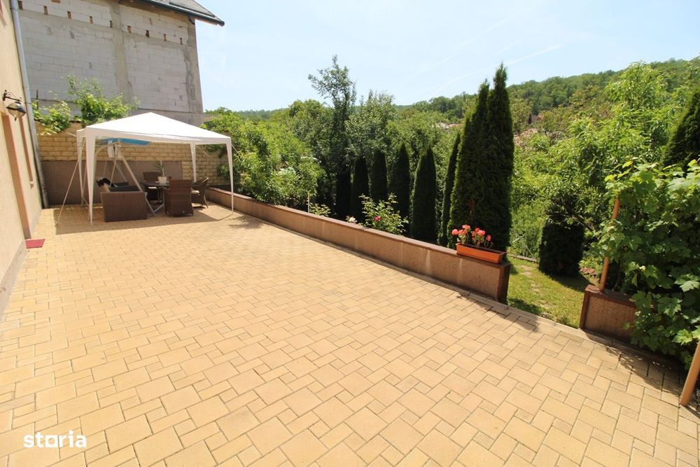 Vând casă P+E în Hunedoara, zona Chizid, teren 713mp, f.s. 17m