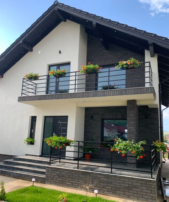 Capace stalpi coame gard beton caramida aparenta dale gradina boltari